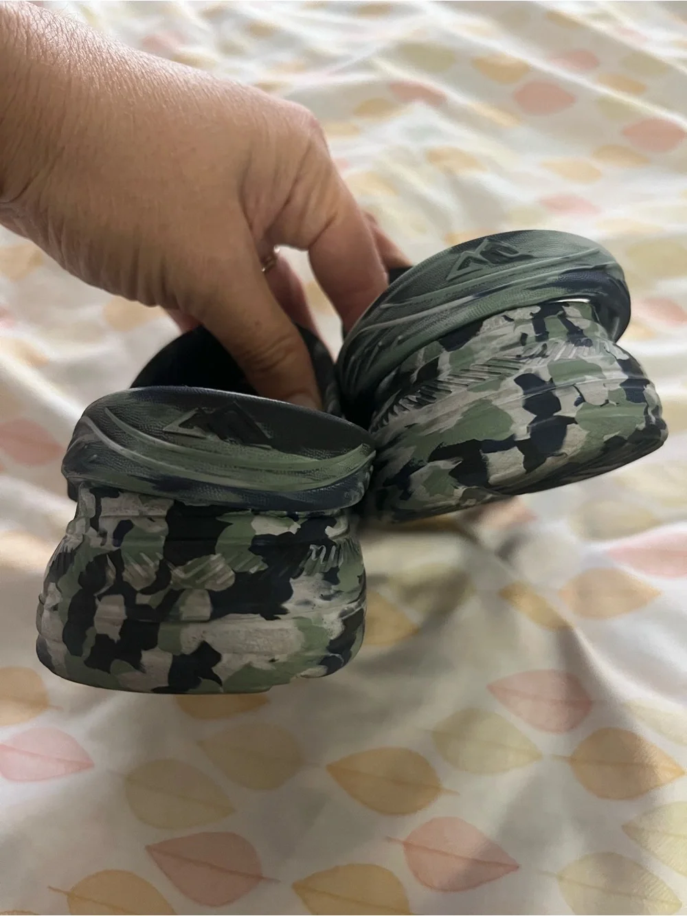 Kids light weight foam slip on shoes, size 33